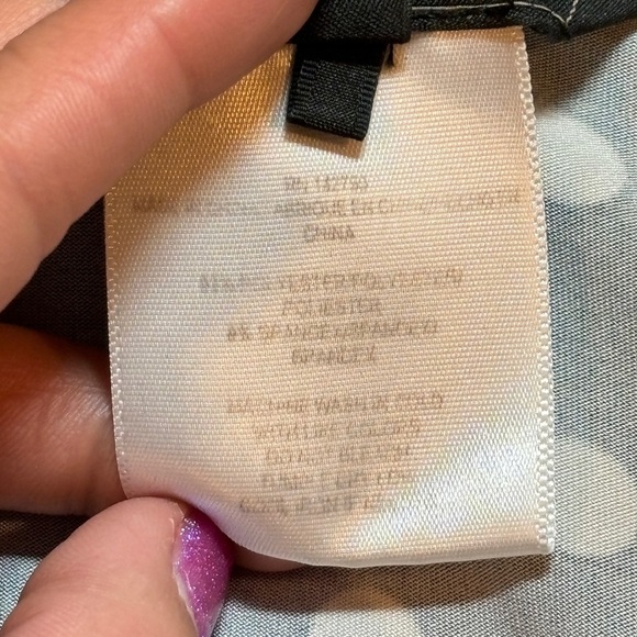 BCBG MaxAzria Polka Dot Snap Button Down Cap Sleeve Sz Large - Picture 9 of 10